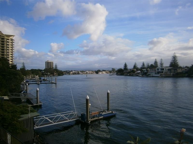 3/2930 Gold Coast Highway, Surfers Paradise QLD 4217