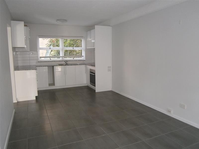 3/2930 Gold Coast Highway, Surfers Paradise QLD 4217