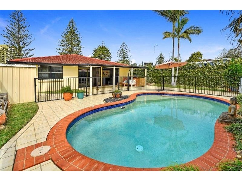 45 Amalfi Drive, Isle Of Capri QLD 4217