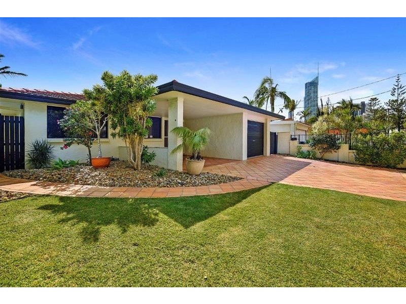 45 Amalfi Drive, Isle Of Capri QLD 4217