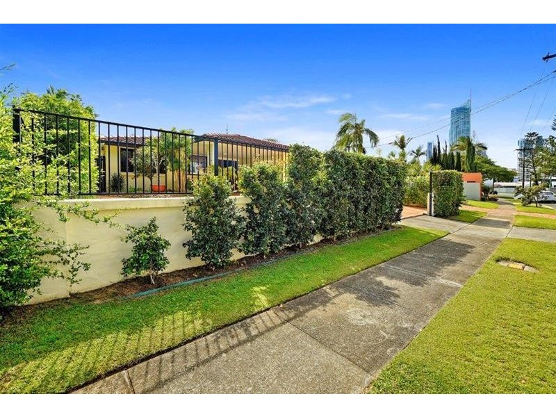 45 Amalfi Drive, Isle Of Capri QLD 4217