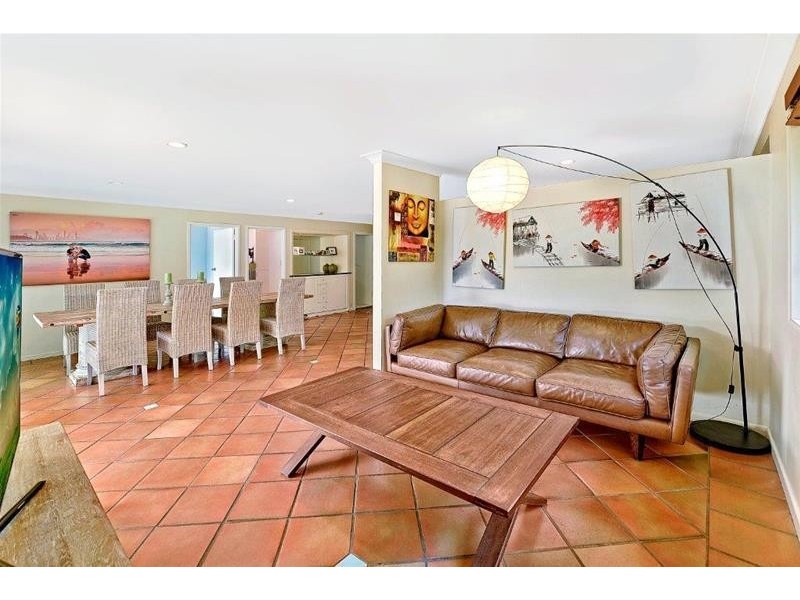 45 Amalfi Drive, Isle Of Capri QLD 4217