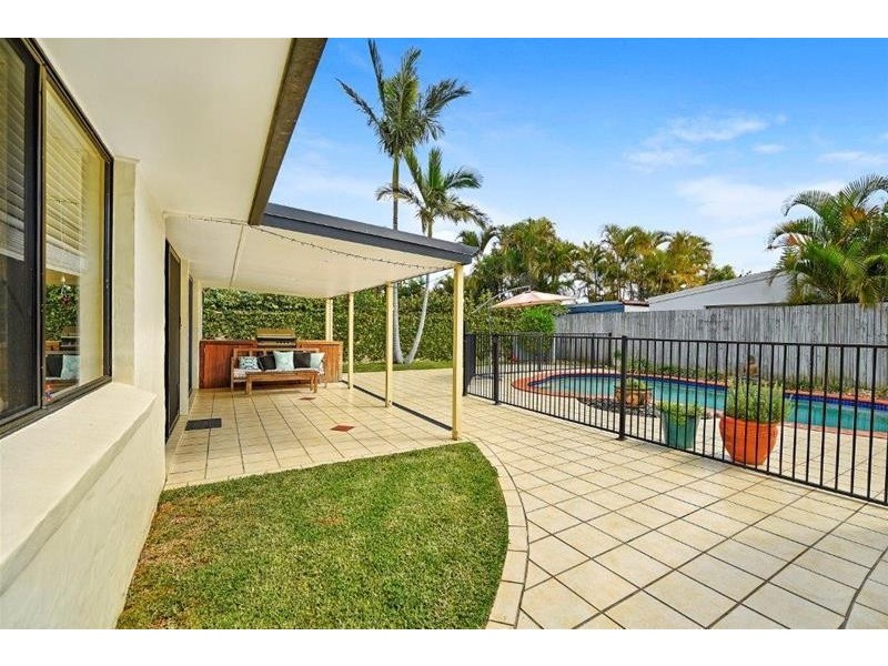 45 Amalfi Drive, Isle Of Capri QLD 4217
