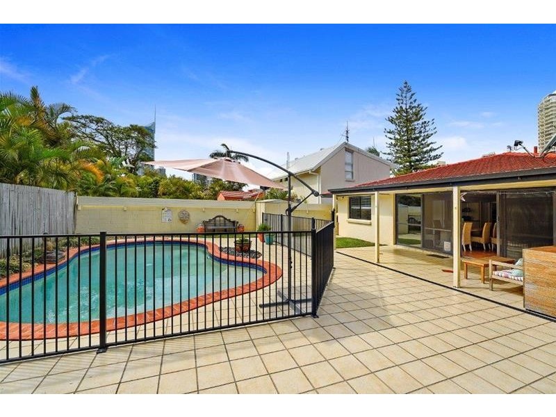 45 Amalfi Drive, Isle Of Capri QLD 4217
