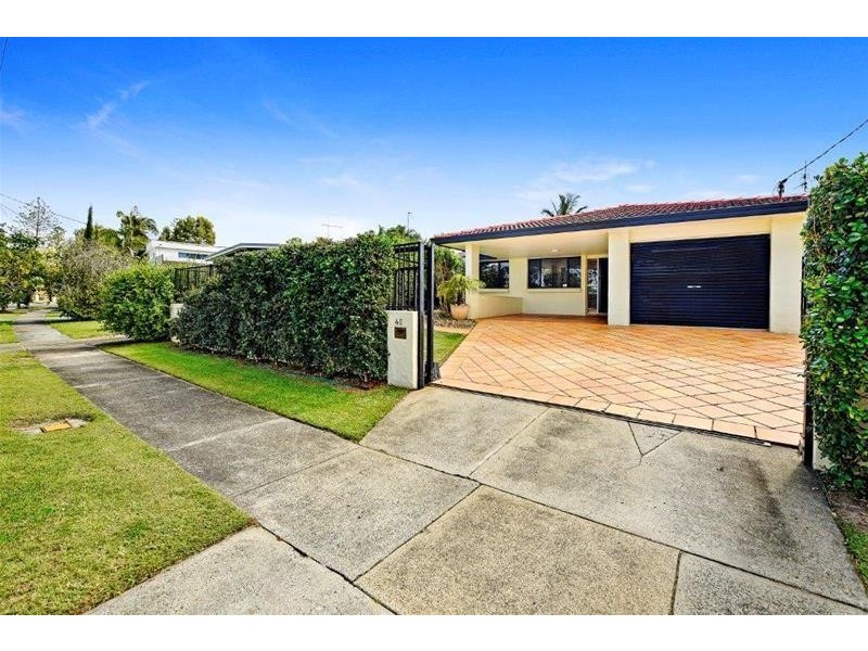 45 Amalfi Drive, Isle Of Capri QLD 4217