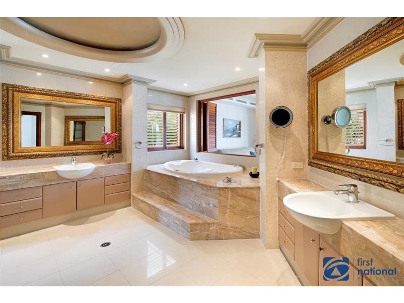 74 Admiralty Drive, Paradise Waters QLD 4217