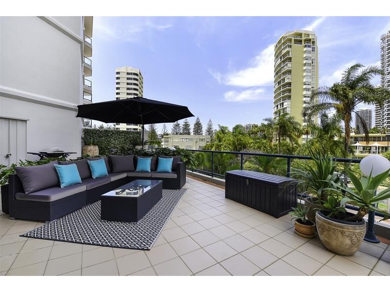 ‘The Waratah’ 22 Montgomery Avenue, Main Beach QLD 4217