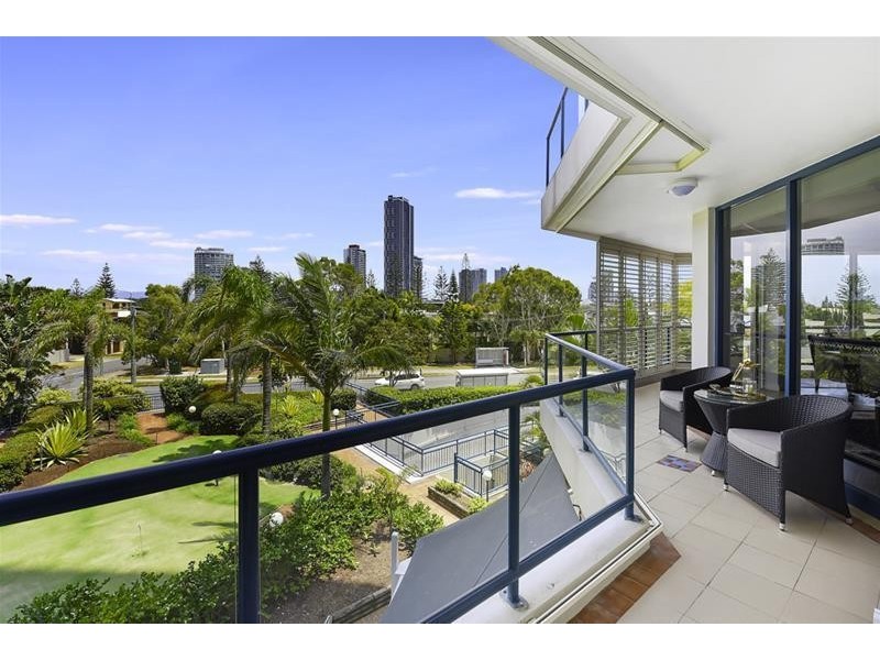 ‘The Waratah’ 22 Montgomery Avenue, Main Beach QLD 4217