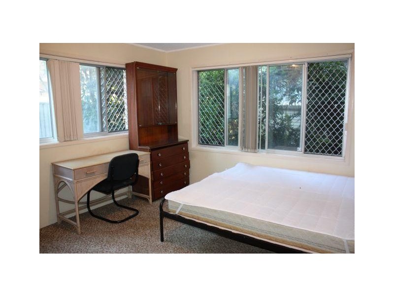 26 Leonard Avenue, Surfers Paradise QLD 4217