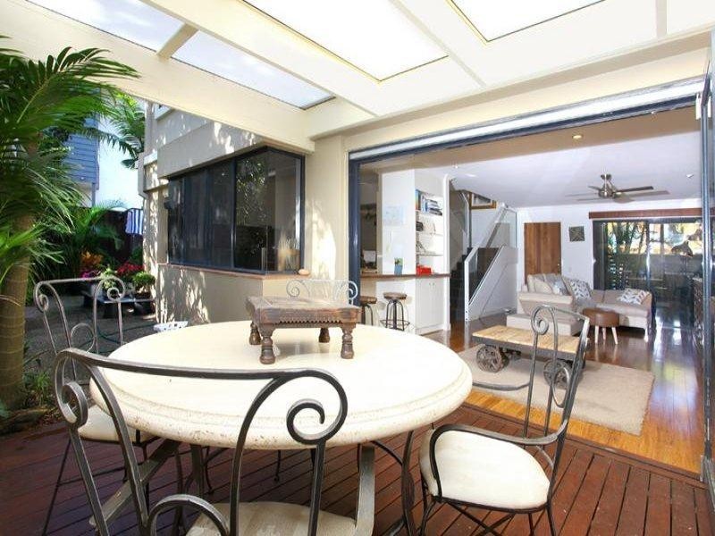 41 Tarcoola Crescent, Chevron Island QLD 4217