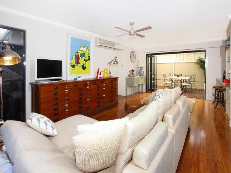 41 Tarcoola Crescent, Chevron Island QLD 4217