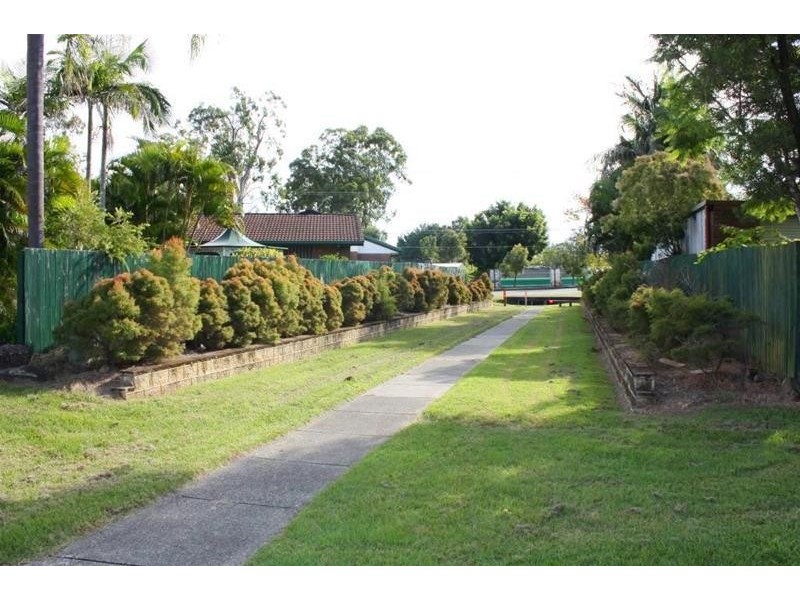 1 Cantebury Chase, Ashmore QLD 4214