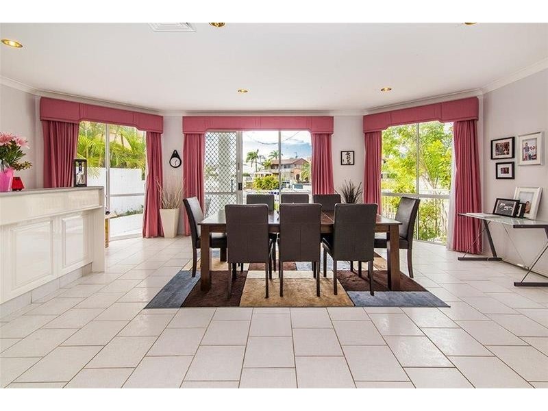 7 The Lido, Isle Of Capri QLD 4217