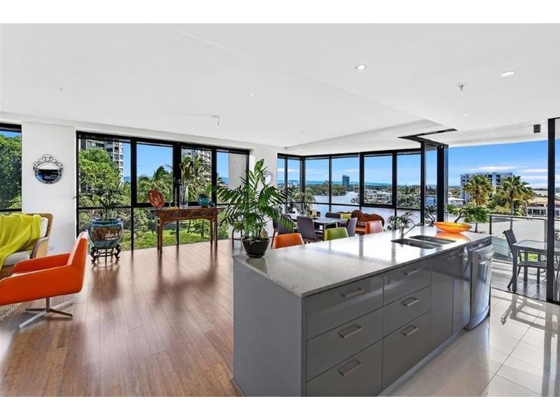 401/4 Wahroonga Place, Surfers Paradise QLD 4217