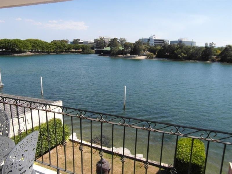 191 Stanhill Drive, Chevron Island QLD 4217