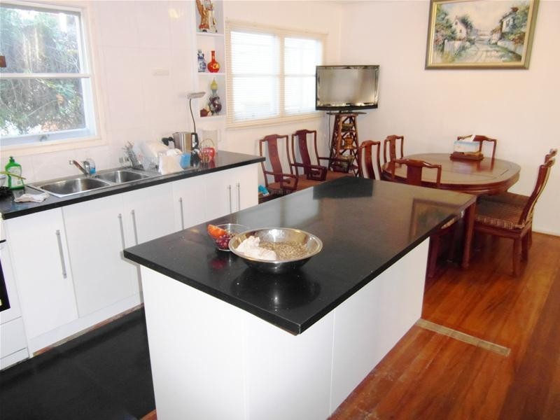 10 College Avenue, Southport QLD 4215