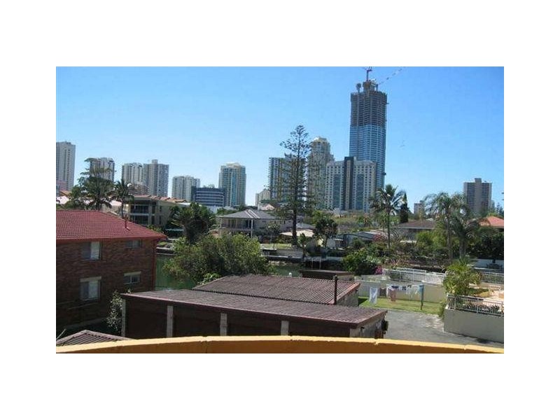 9 Holborow Close, Surfers Paradise QLD 4217