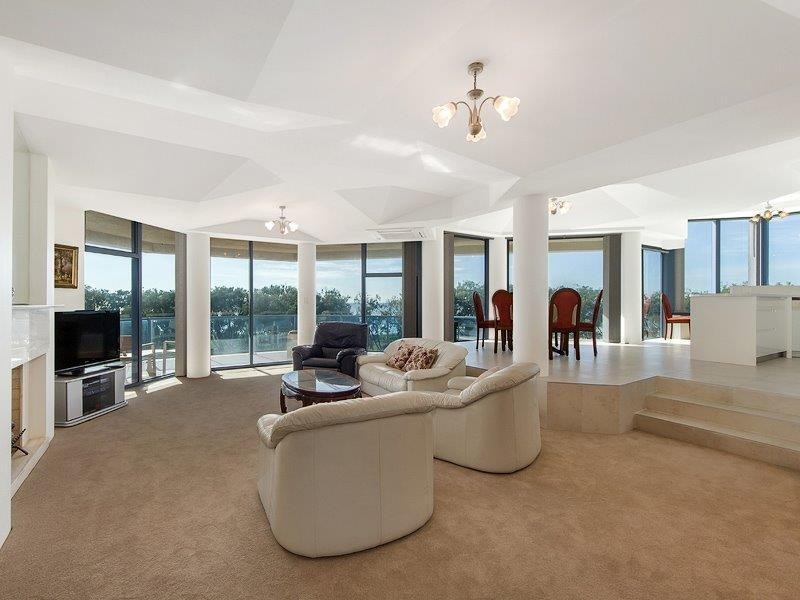 4/3456 Main Beach Parade, Surfers Paradise QLD 4217