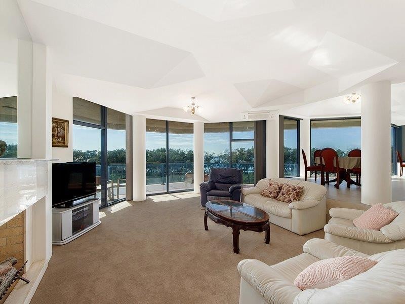 4/3456 Main Beach Parade, Surfers Paradise QLD 4217