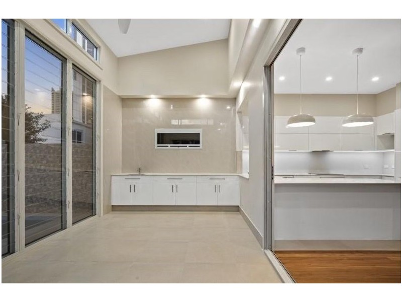 29 Pine Avenue, Surfers Paradise QLD 4217