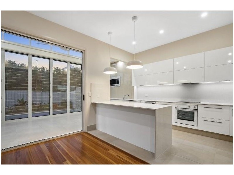 29 Pine Avenue, Surfers Paradise QLD 4217