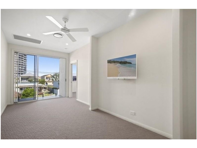 29 Pine Avenue, Surfers Paradise QLD 4217