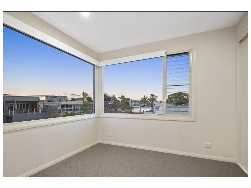 29 Pine Avenue, Surfers Paradise QLD 4217