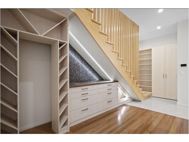 29 Pine Avenue, Surfers Paradise QLD 4217