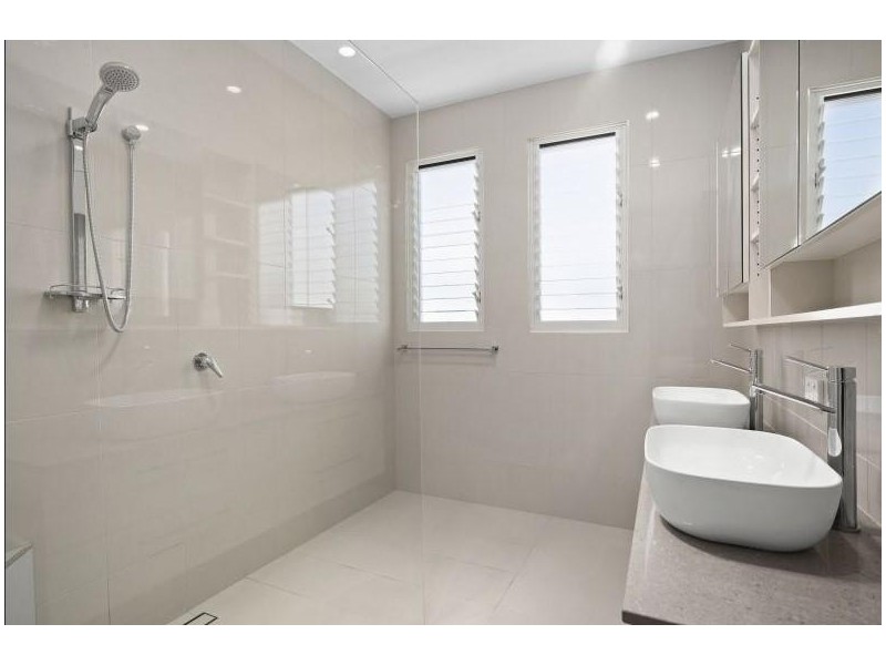 29 Pine Avenue, Surfers Paradise QLD 4217