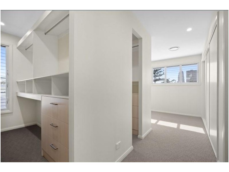 29 Pine Avenue, Surfers Paradise QLD 4217