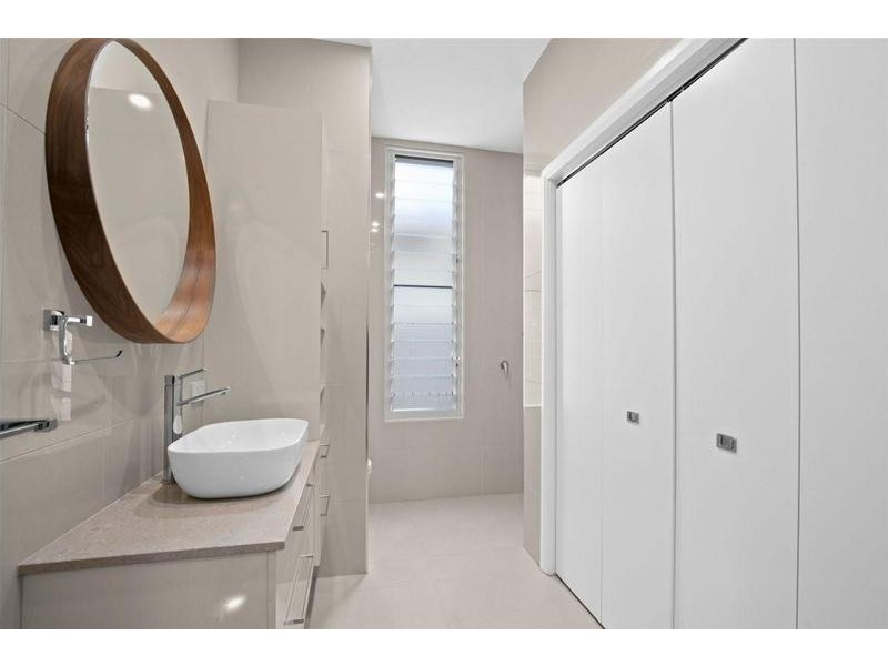 29 Pine Avenue, Surfers Paradise QLD 4217