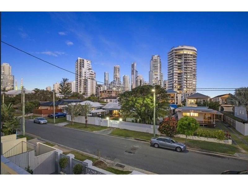 29 Pine Avenue, Surfers Paradise QLD 4217