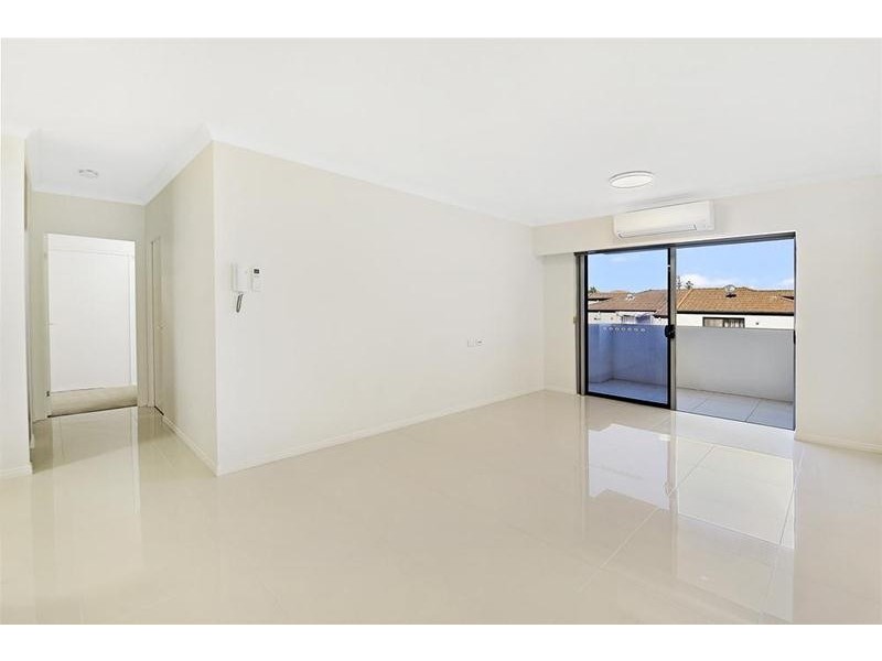 204/8 Waverley Street, Southport QLD 4215
