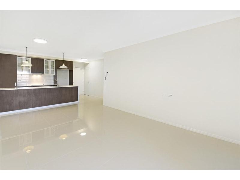 204/8 Waverley Street, Southport QLD 4215