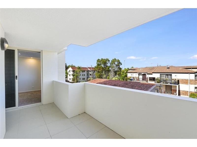 204/8 Waverley Street, Southport QLD 4215