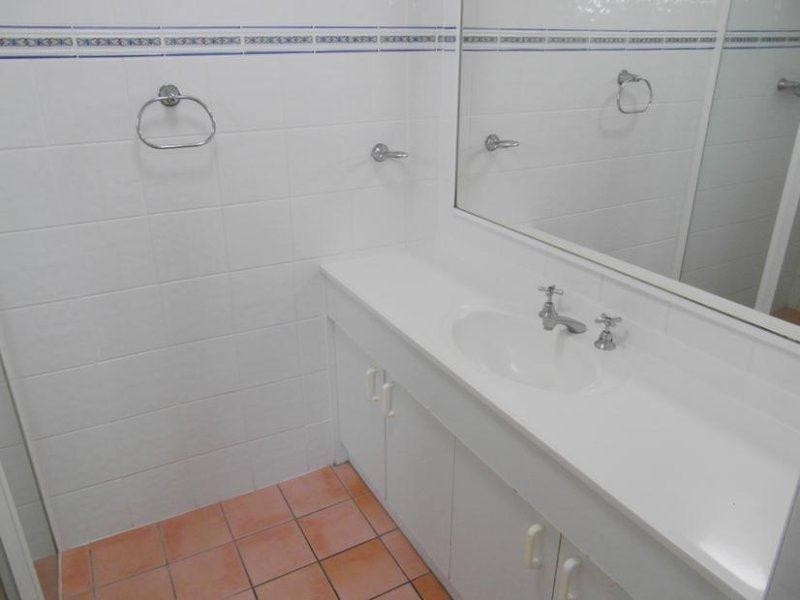 38 Enderley Avenue ‘Enderley Gardens’, Surfers Paradise QLD 4217