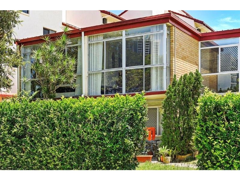 4/8 Darrambal Street, Chevron Island QLD 4217