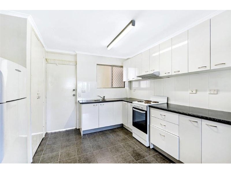 4/8 Darrambal Street, Chevron Island QLD 4217