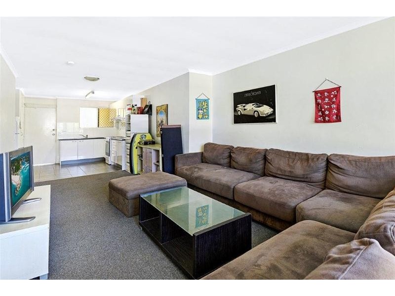 4/8 Darrambal Street, Chevron Island QLD 4217