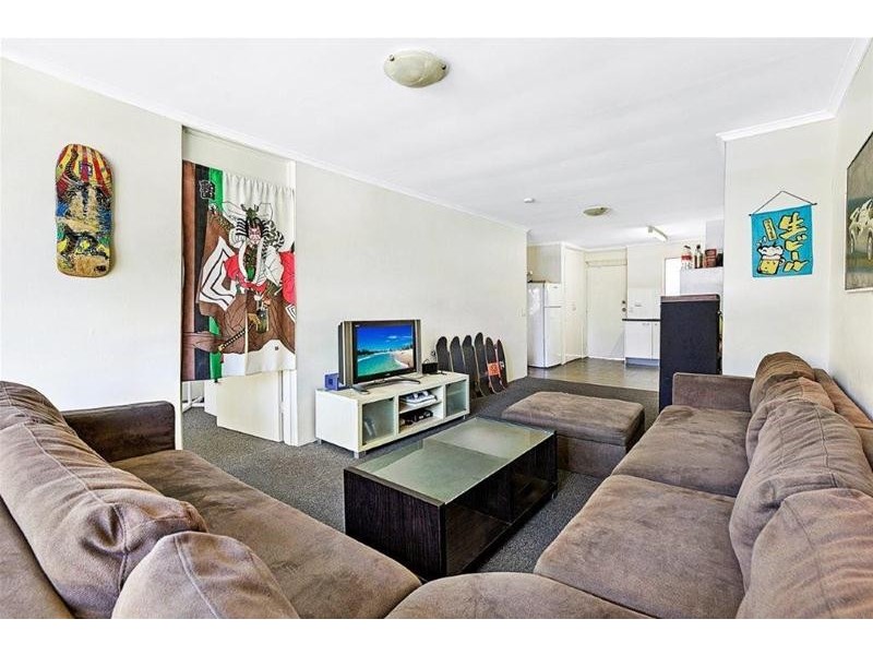 4/8 Darrambal Street, Chevron Island QLD 4217