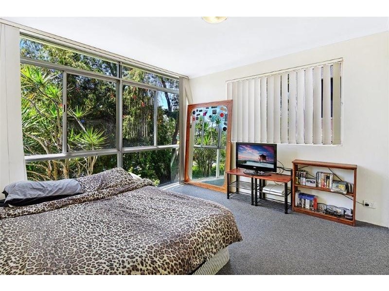 4/8 Darrambal Street, Chevron Island QLD 4217