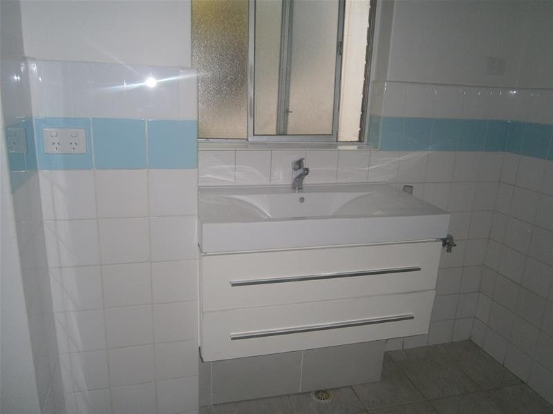 8 Darrambal Street, Surfers Paradise QLD 4217