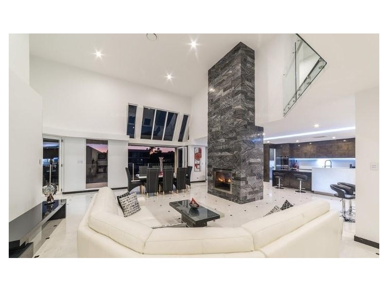 18 Viking Court, Paradise Waters QLD 4217