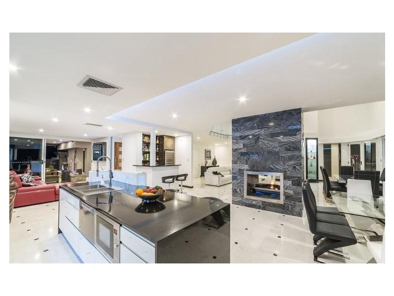 18 Viking Court, Paradise Waters QLD 4217