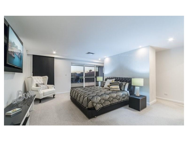 18 Viking Court, Paradise Waters QLD 4217