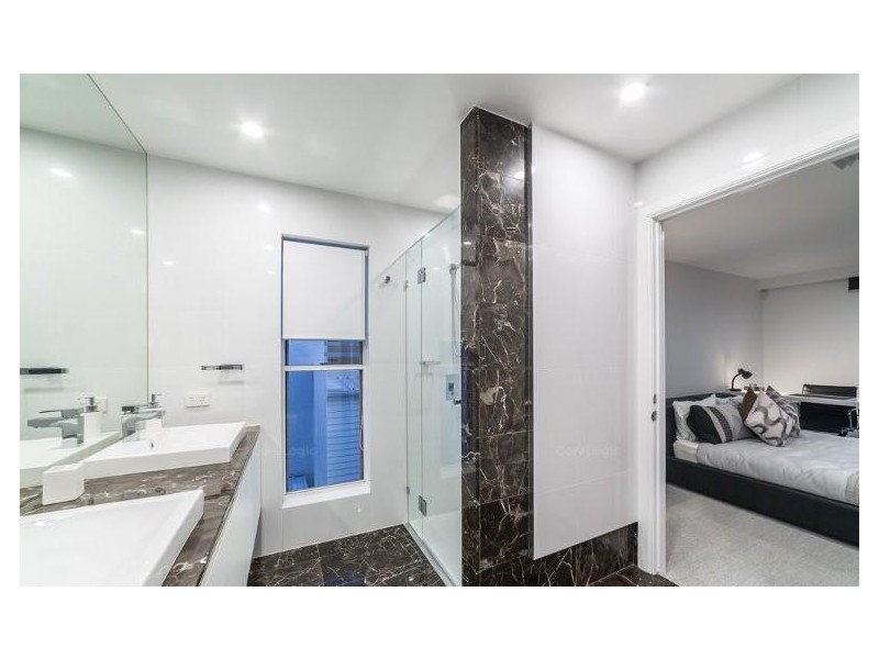 18 Viking Court, Paradise Waters QLD 4217