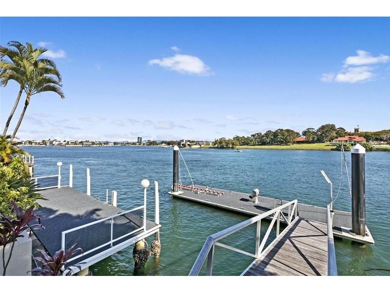 145 Commodore Drive, Paradise Waters QLD 4217