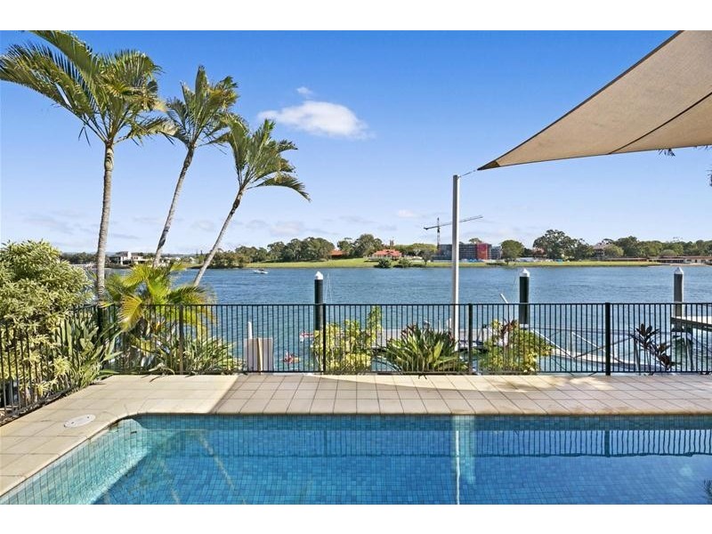 145 Commodore Drive, Paradise Waters QLD 4217