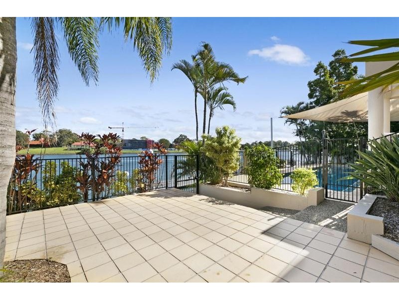 145 Commodore Drive, Paradise Waters QLD 4217