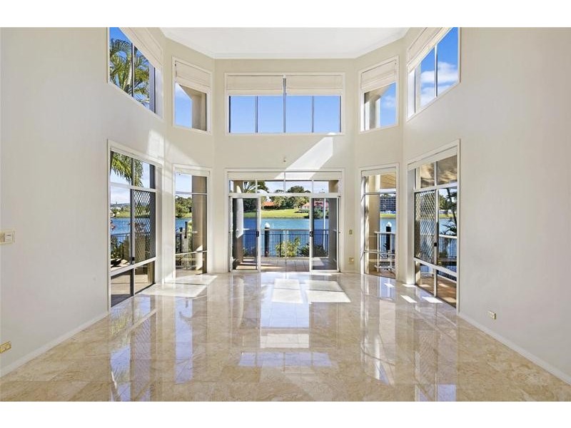 145 Commodore Drive, Paradise Waters QLD 4217